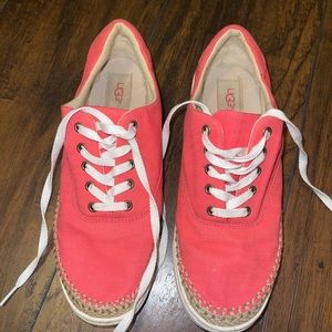 Used but in great condition Ugg’s tennis shoes
